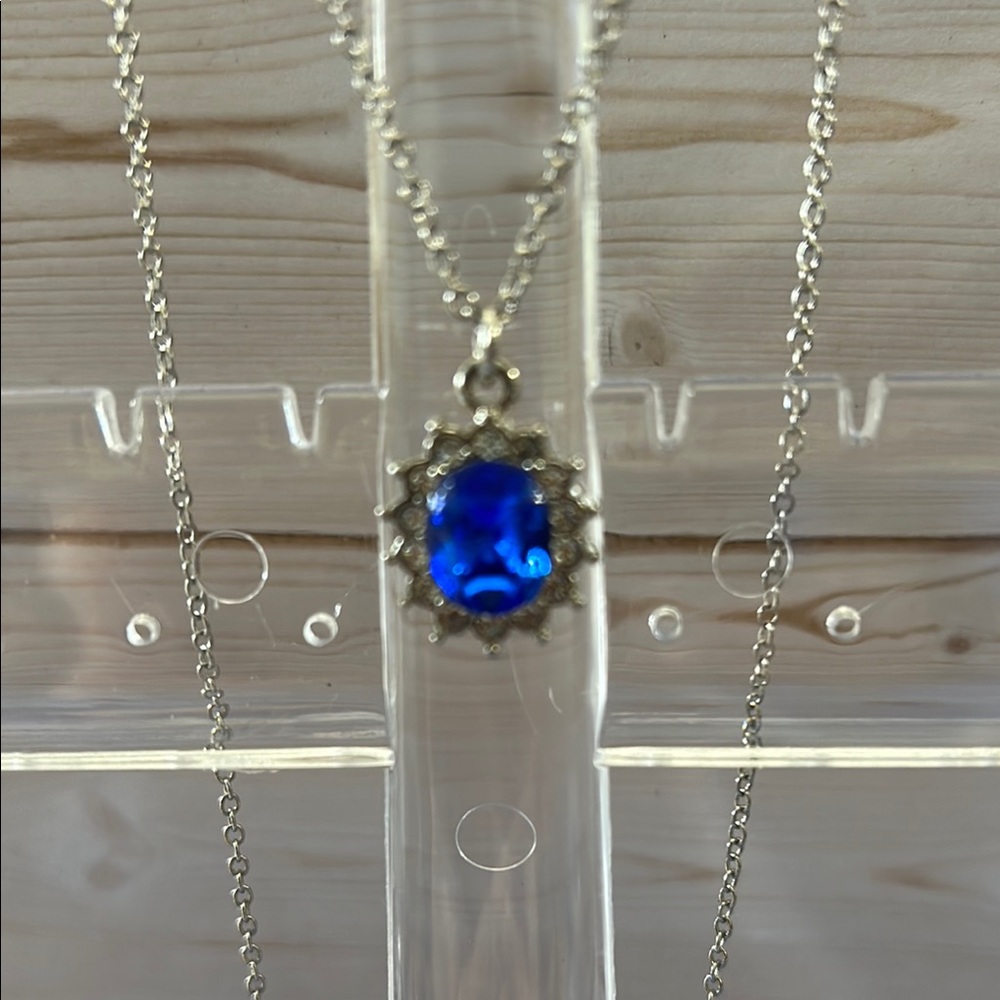 Elegant Blue Pendant Necklace